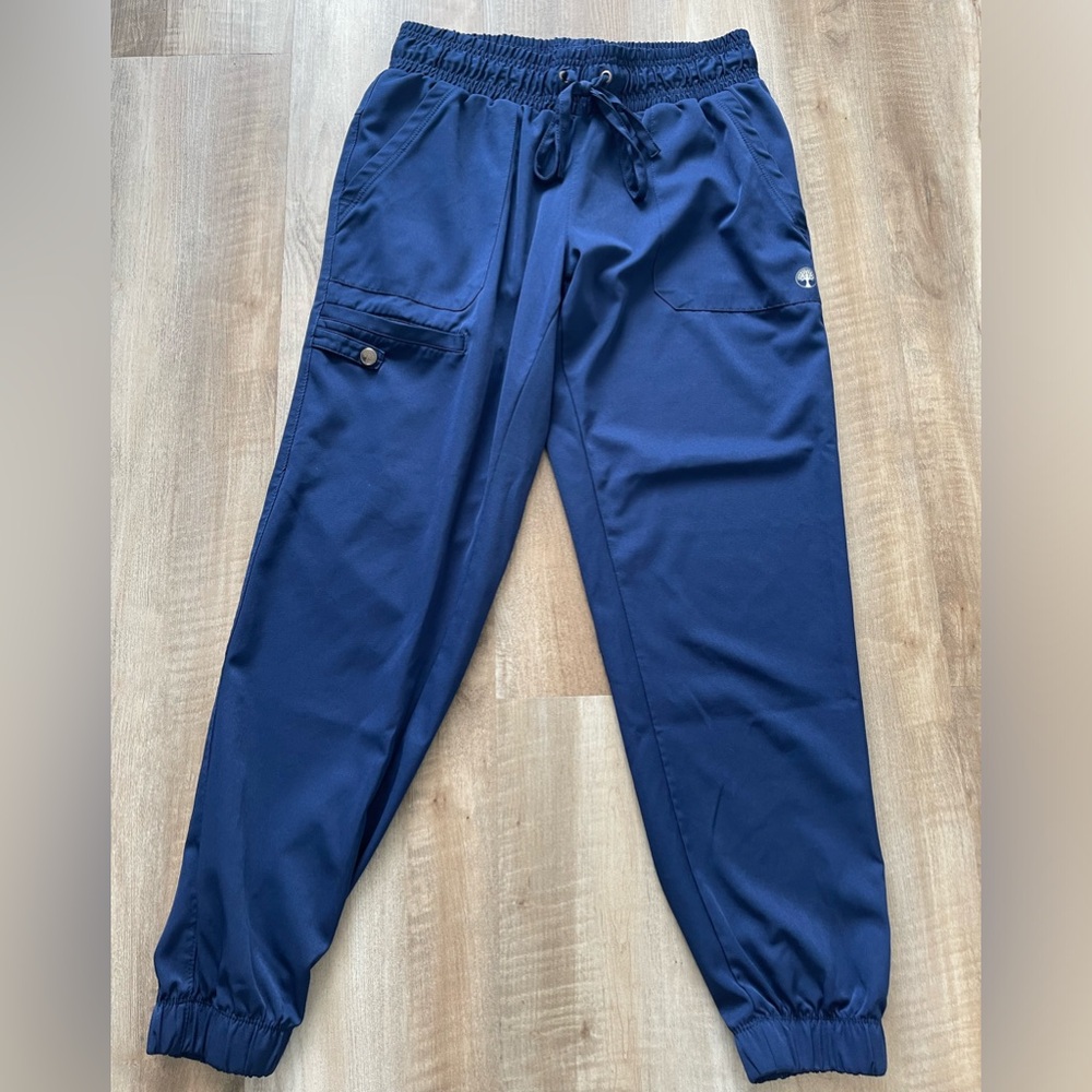 Healing hands jogger scrub pants.